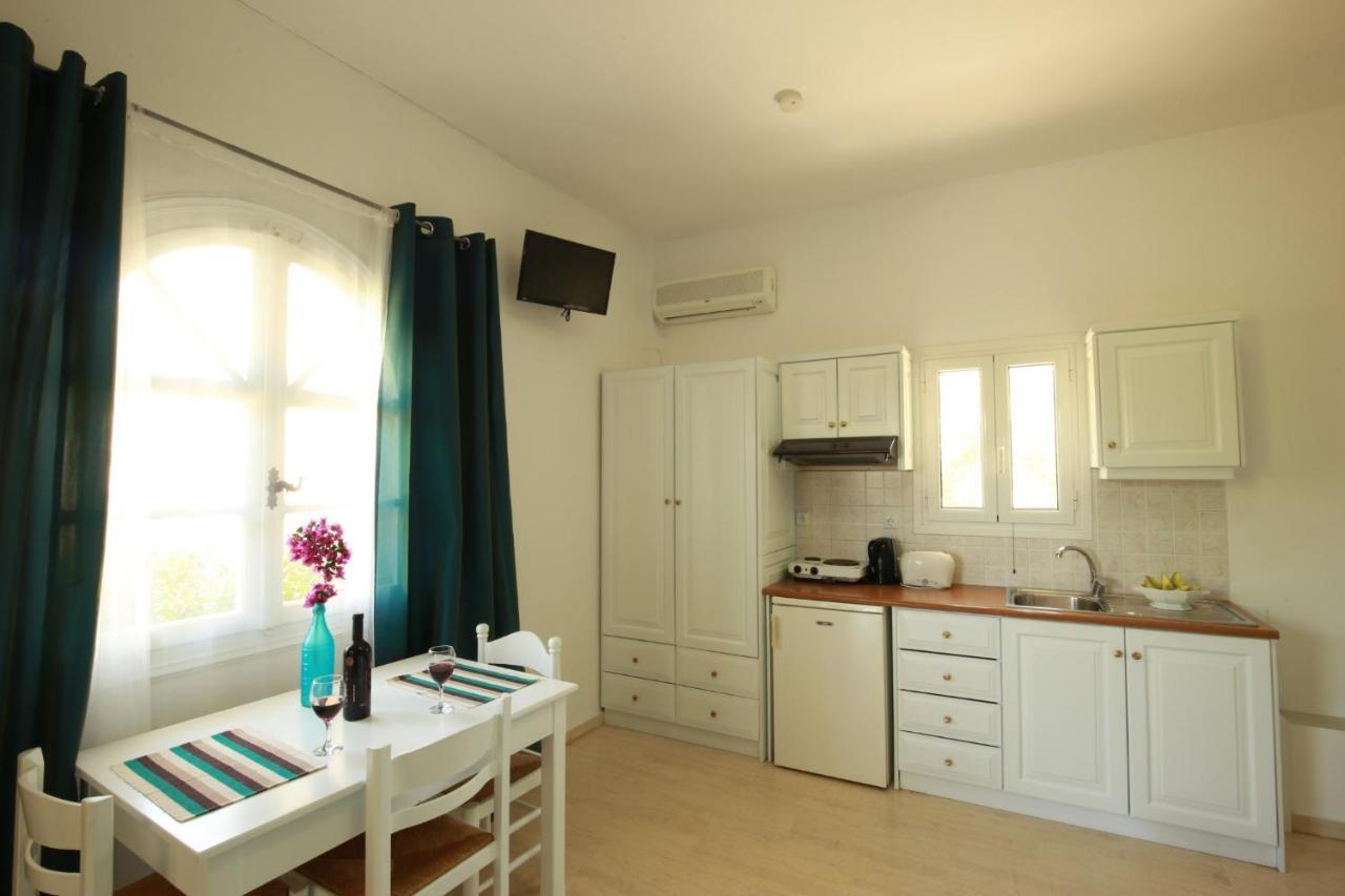 Athina Apartments Stoúpa エクステリア 写真