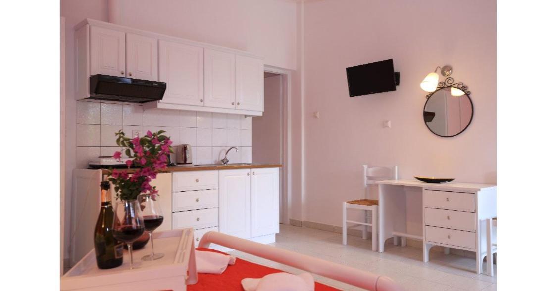 Athina Apartments Stoúpa エクステリア 写真