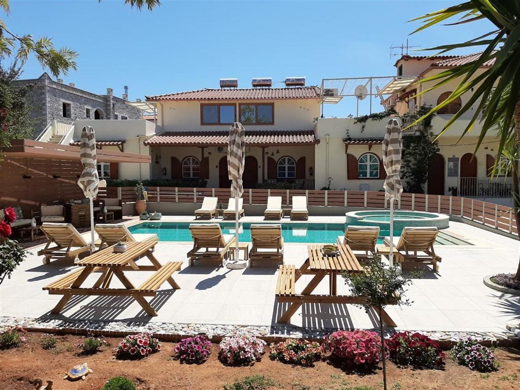 Athina Apartments Stoúpa エクステリア 写真