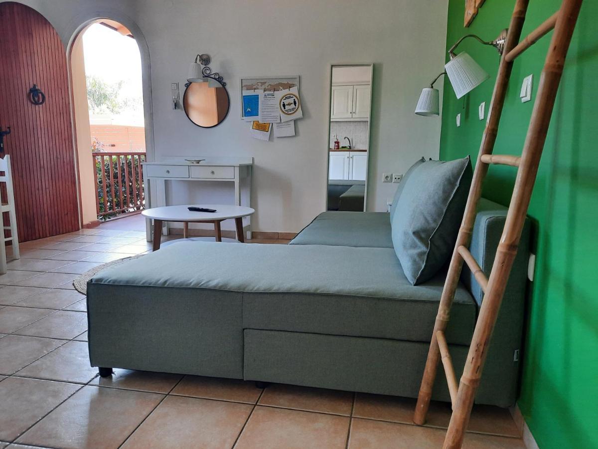Athina Apartments Stoúpa エクステリア 写真